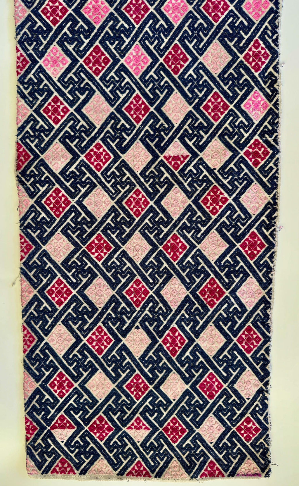 Panel vintage de bordado Miao en rosa y azul marino