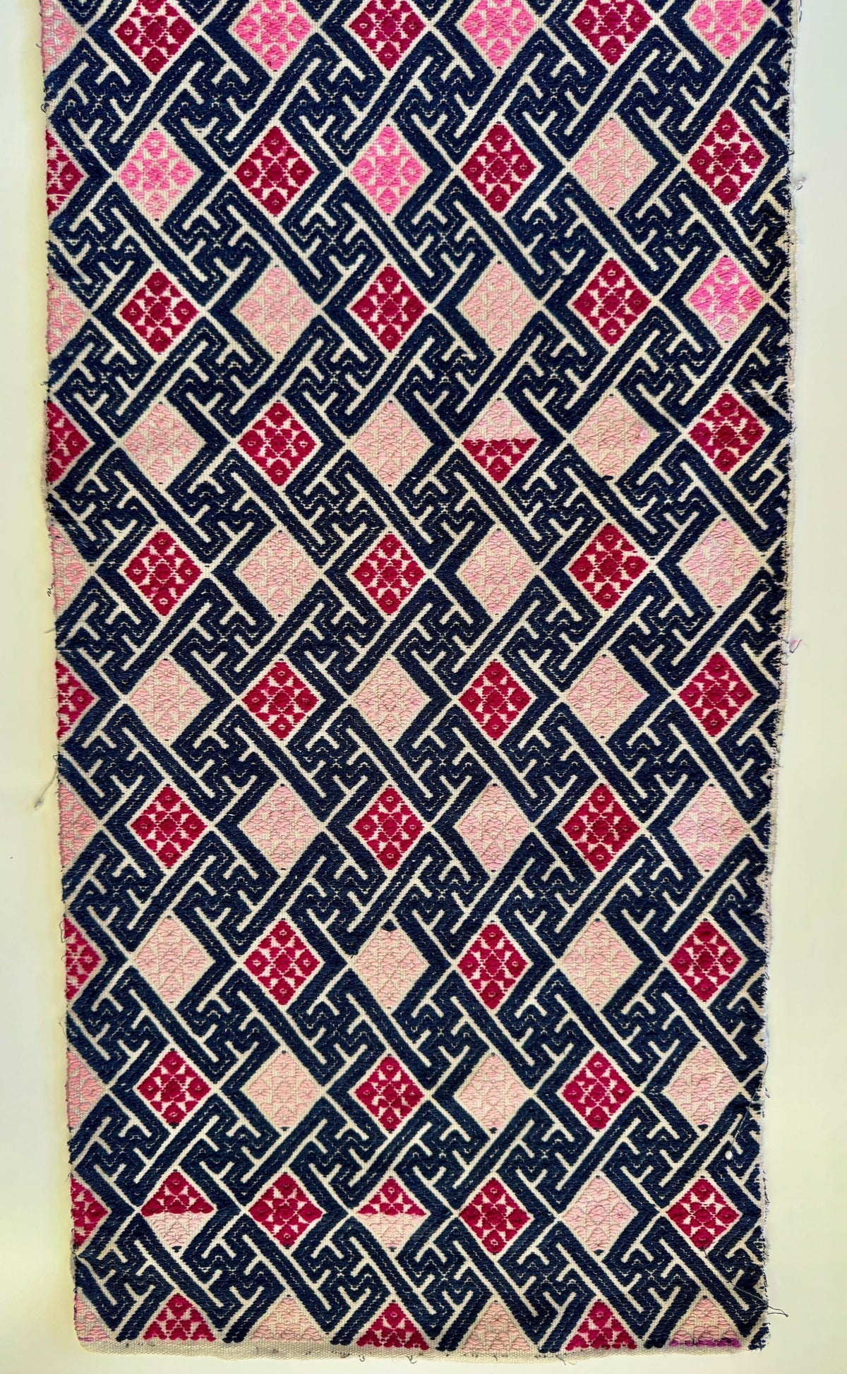 Panel vintage de bordado Miao en rosa y azul marino