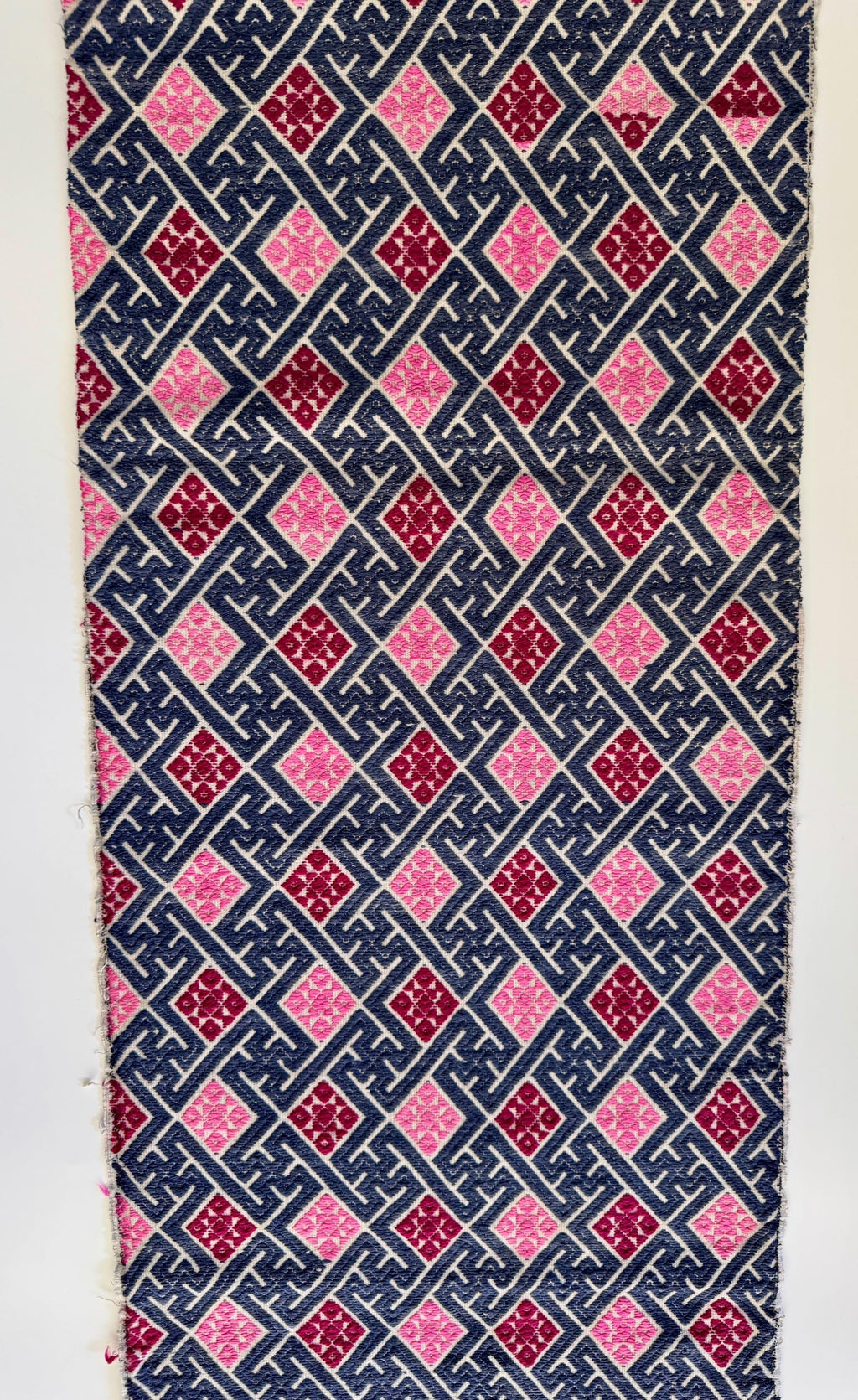 Panel vintage de bordado Miao en rosa y azul marino